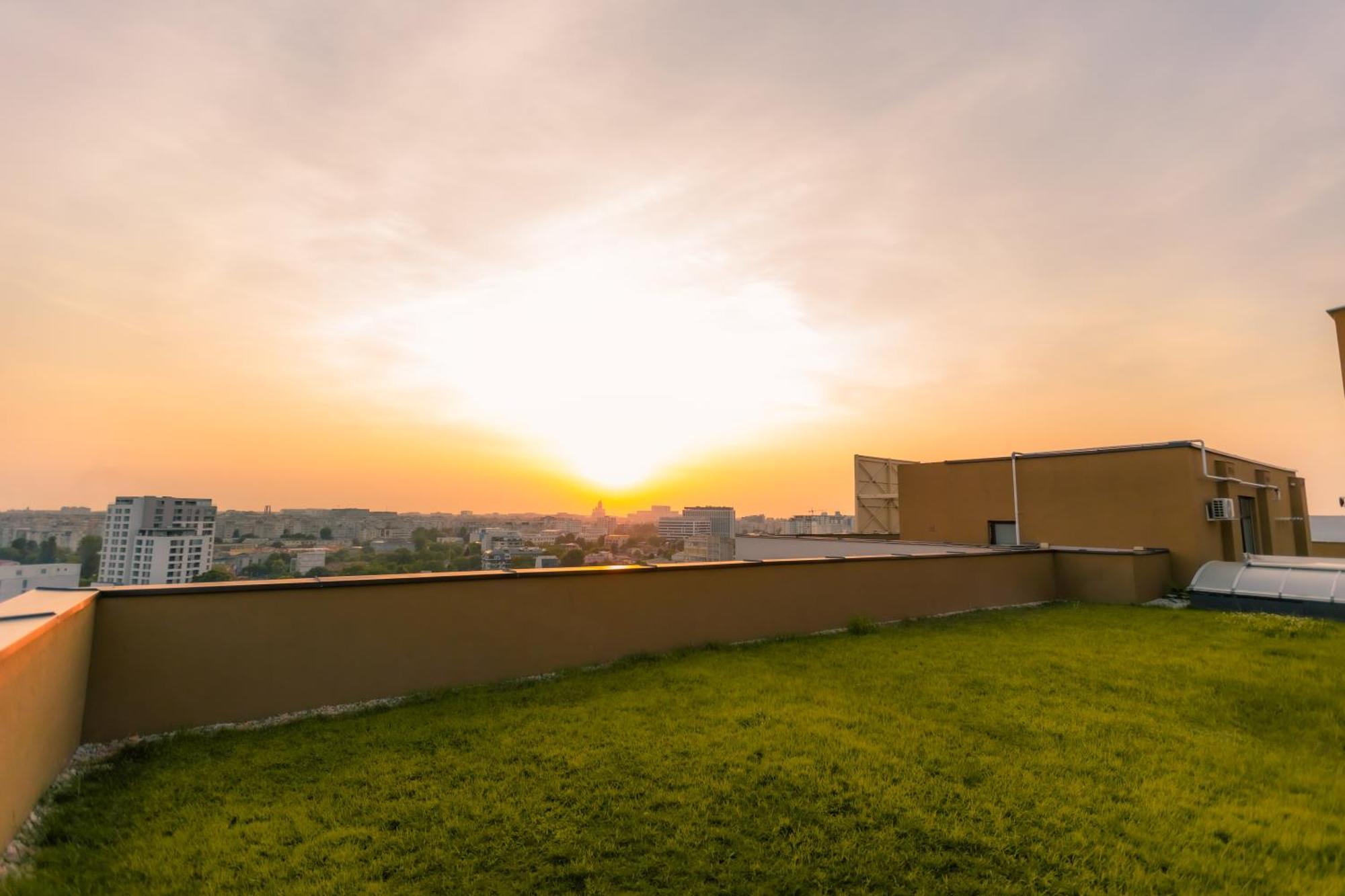 Sunset Apartment - Central Apt With Rooftop Garden Boekarest Buitenkant foto