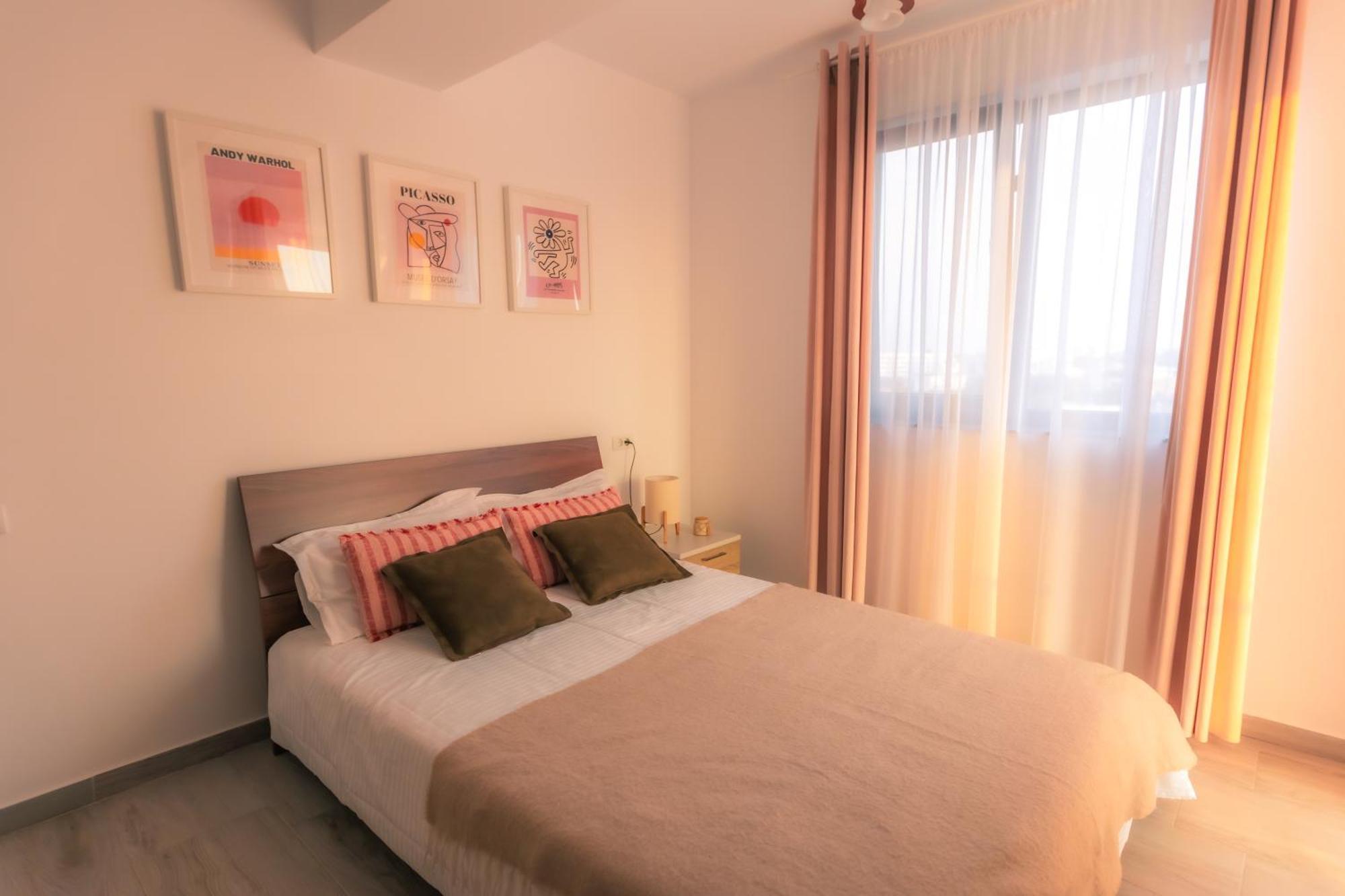 Sunset Apartment - Central Apt With Rooftop Garden Boekarest Buitenkant foto